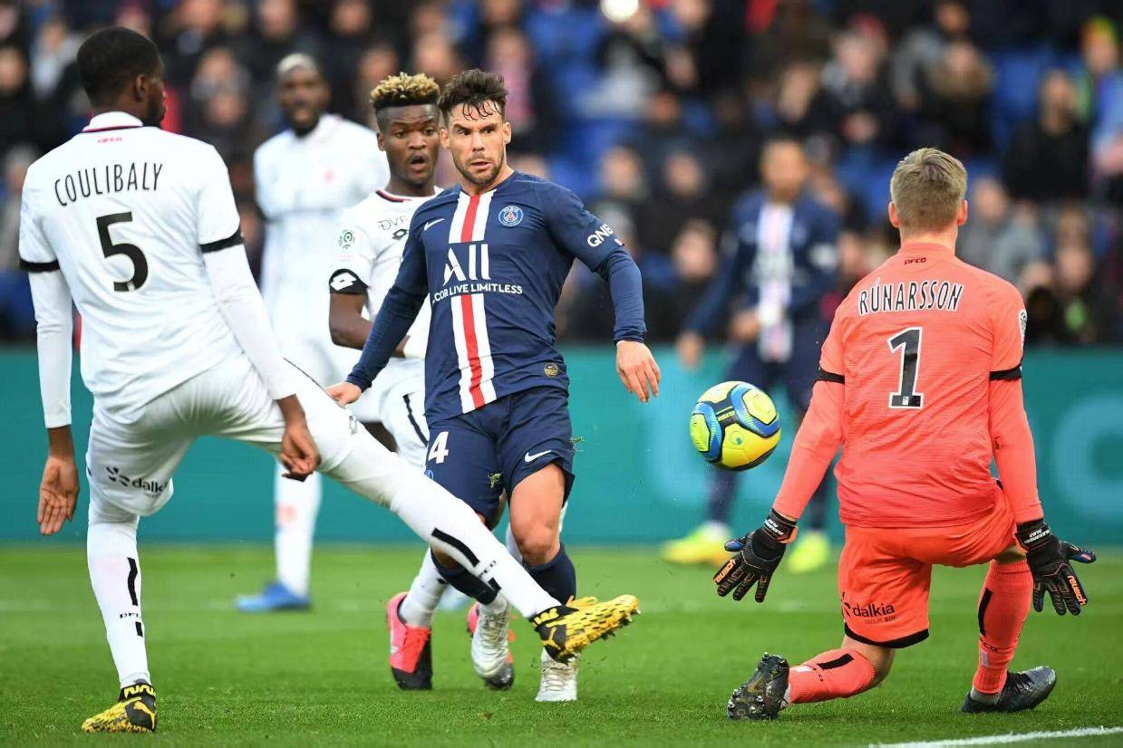 队报周四发布法甲特刊，巴黎16人霸榜月薪前30